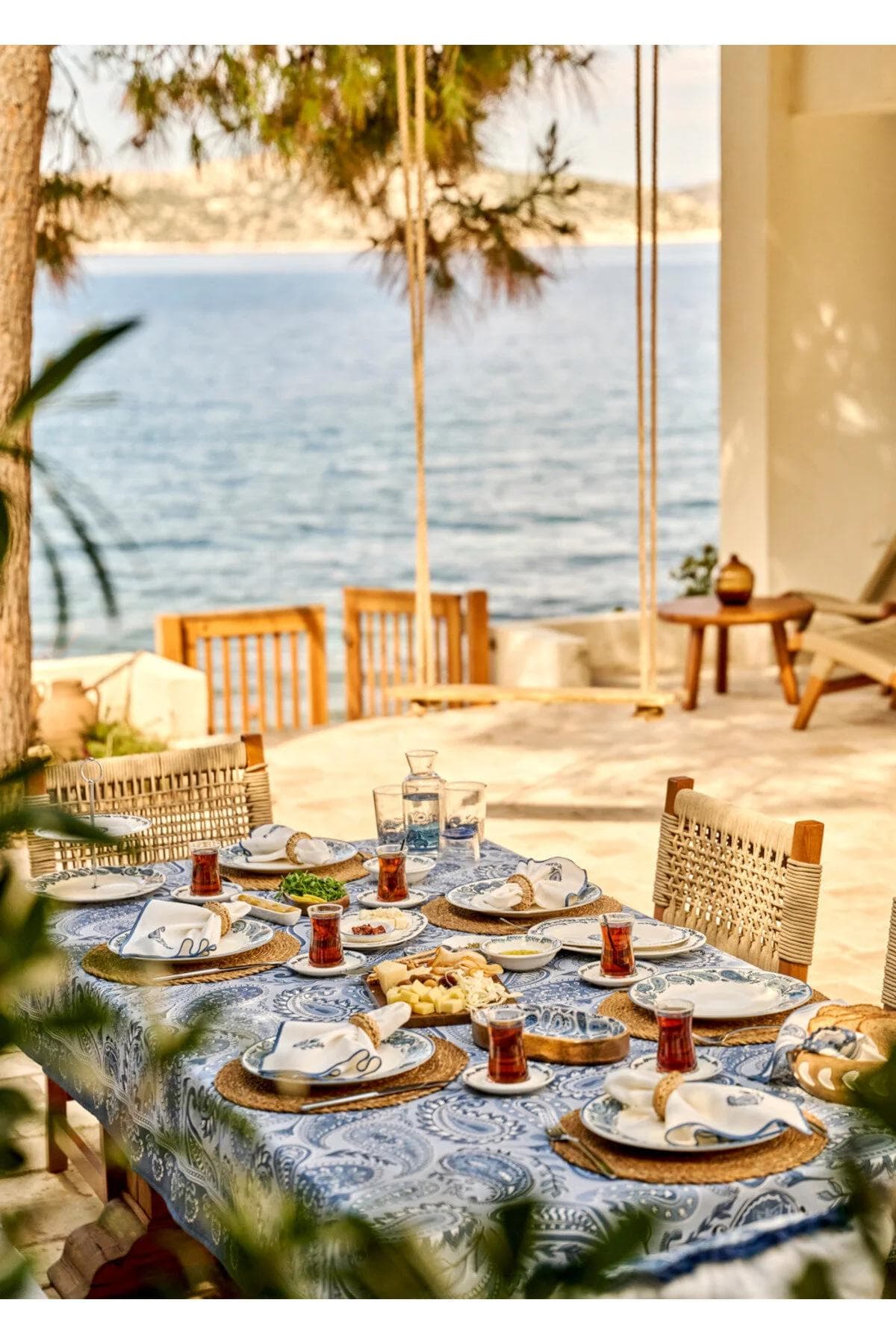 سرویس صبحانهخوری ۱۲ نفره Bella Maison مدل Paisley Porselen - آبی