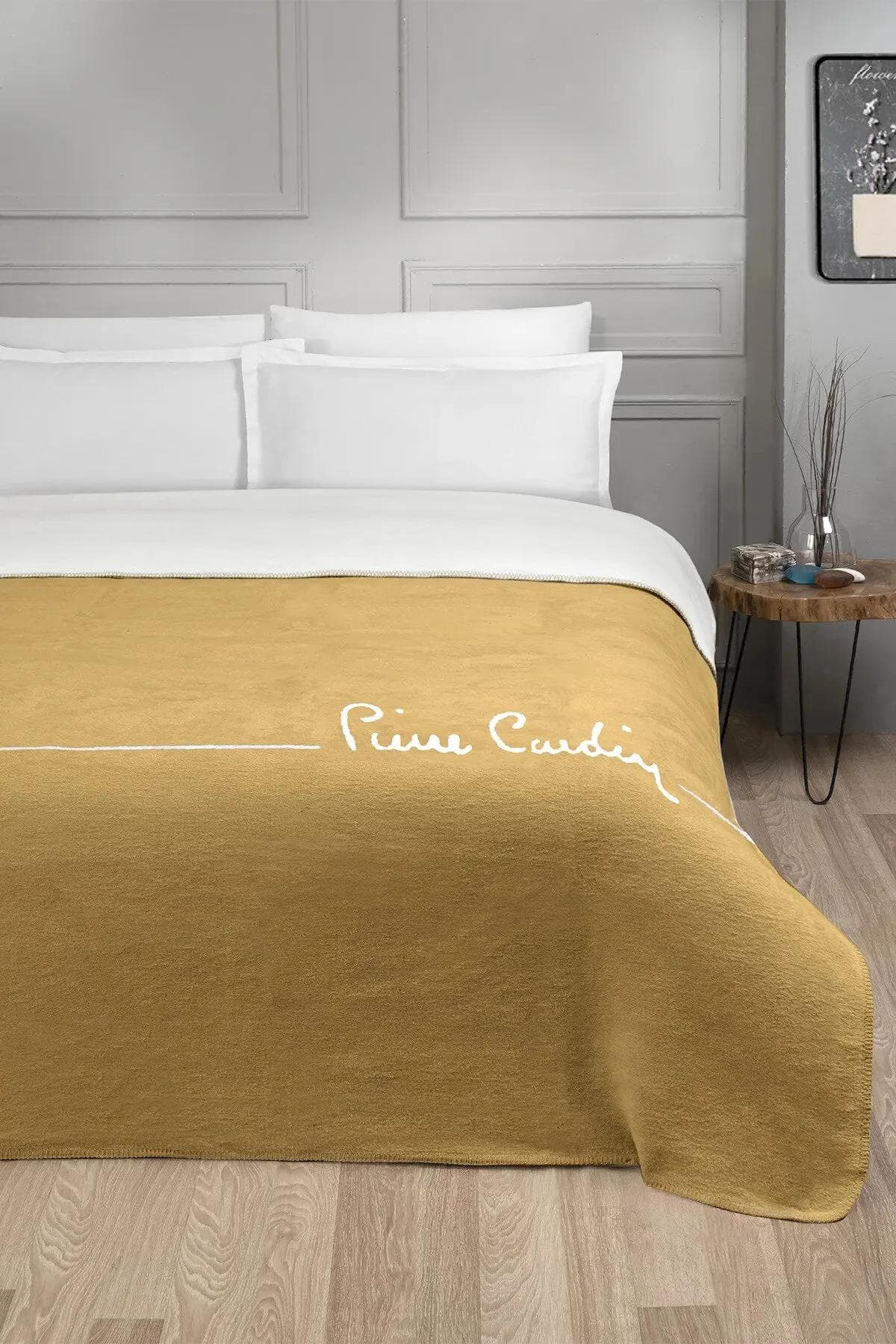 پتو دو نفره Pierre Cardin مدل Logo پنبهای - خردلی